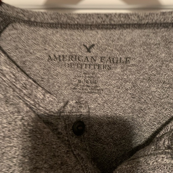 American Eagle 2 button short sleeve Henley - Picture 2 of 3